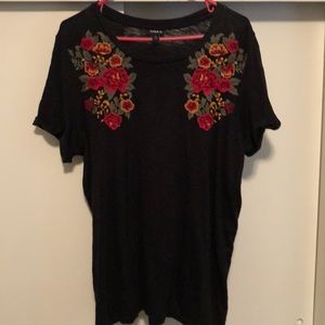 Black embroidery flower T-shirt